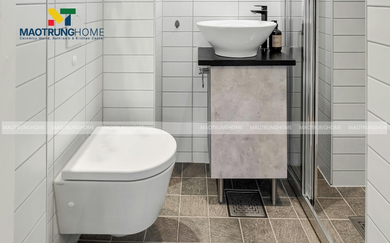 Không gian nhà vệ sinh 3m2 đơn giản với nội thất cơ bản