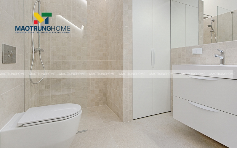Thiết kế nhà vệ sinh 3m2 ốp gạch porcelain vân đá marble sang trọng màu sáng