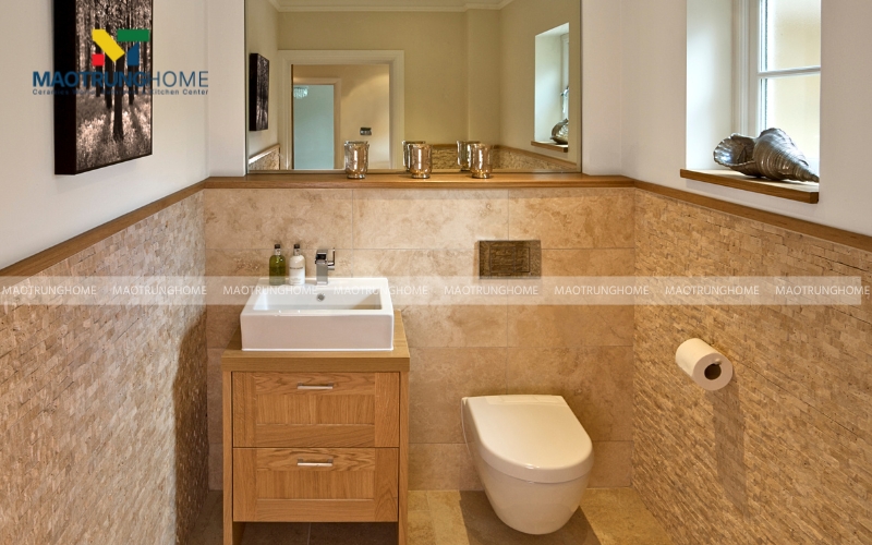 Thiết kế nhà vệ sinh mang đậm chất Đông Dương với tường giả cổ