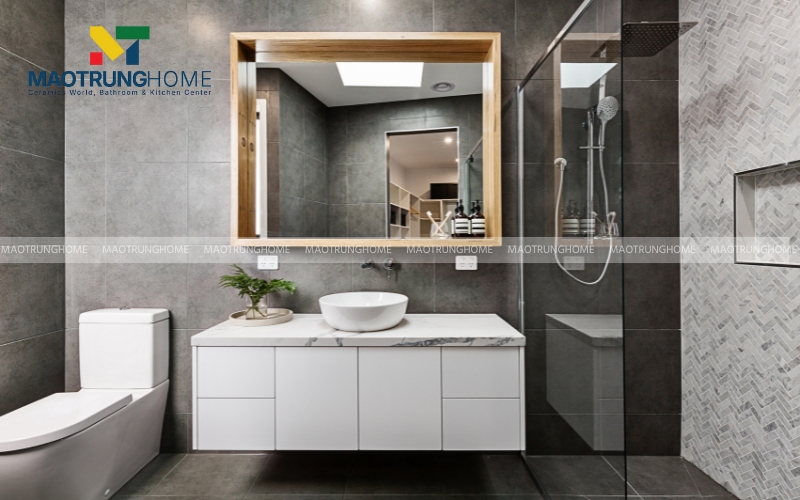 Lựa chọn bồn cầu, lavabo nhỏ giúp giải phóng diện tích sàn, tạo cảm giác thoáng đãng và dễ dàng vệ sinh