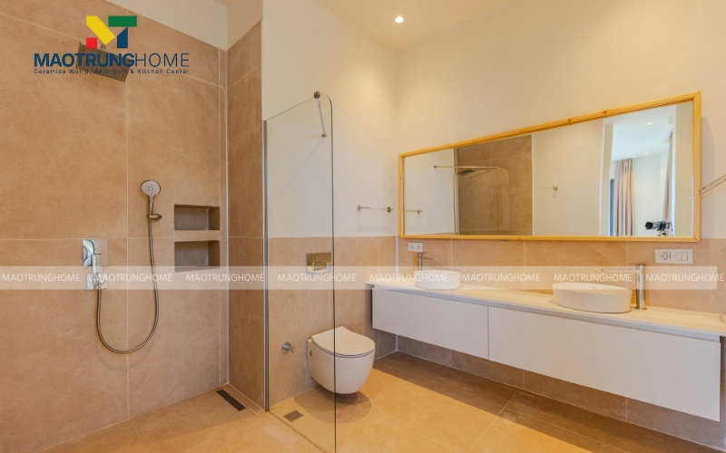 Phòng tắm tối giản với vách kính tắm cố định