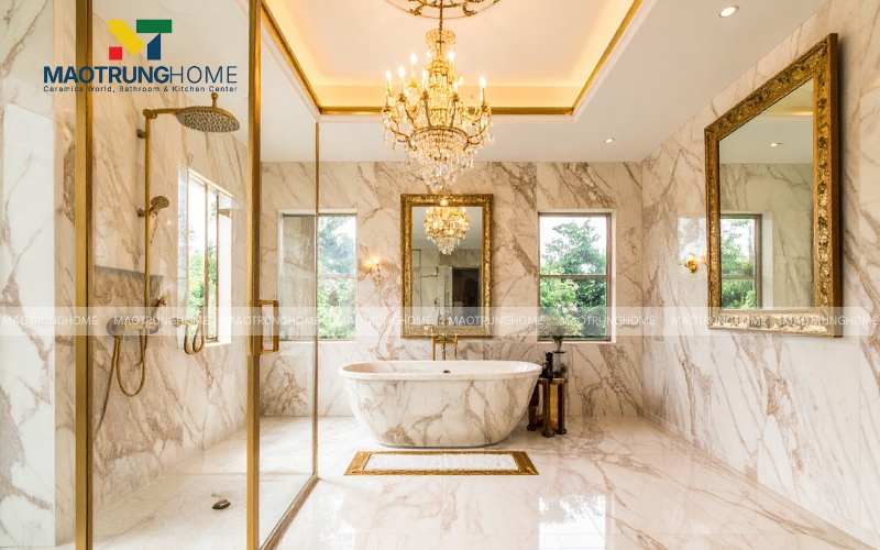 Phòng tắm sang trọng với vách kính tắm kết hợp nội thất màu vàng