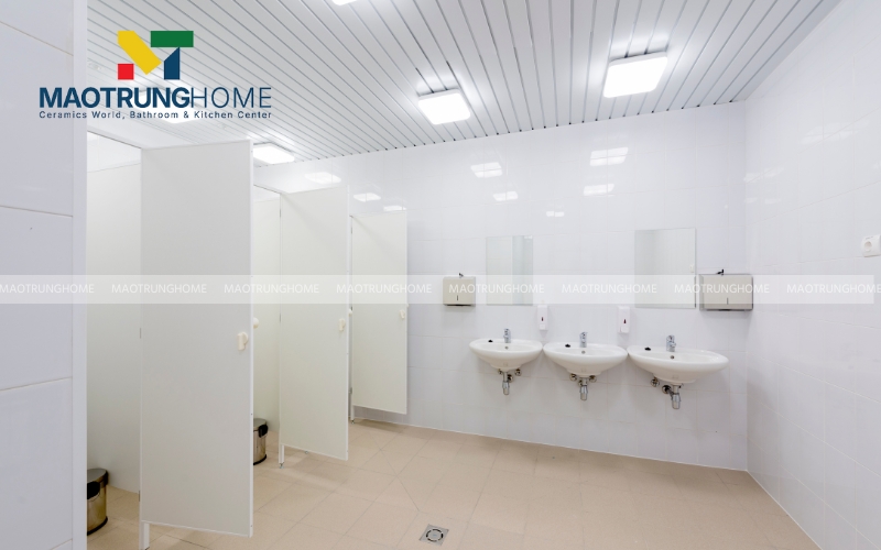 Nhà vệ sinh công cộng nên có tối thiểu 2 đến 3m vuông cho khu vực ít người