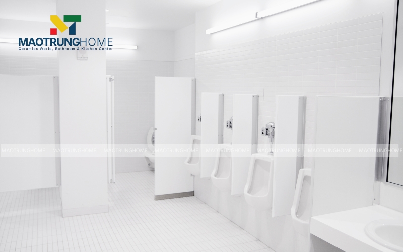 Nhà vệ sinh công cộng phong cách tối giản màu trắng