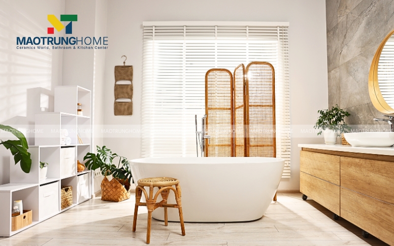 Vách ngăn nhà tắm ngoài trời làm từ những thanh gỗ lũa tự nhiên