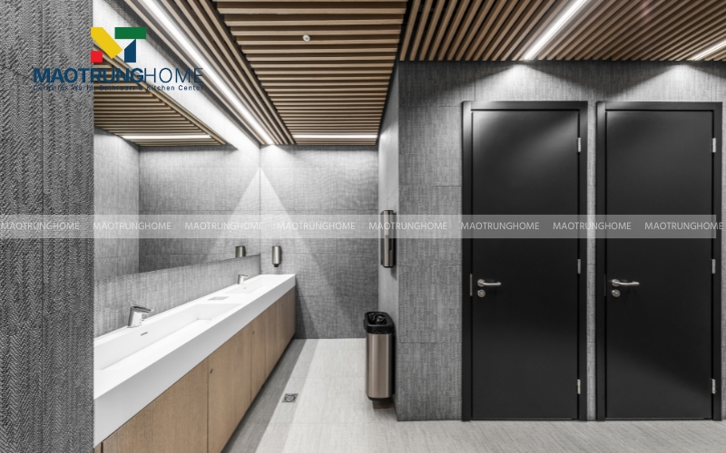Nhà vệ sinh tối giản hiện đại dành cho quán có không gian rộng