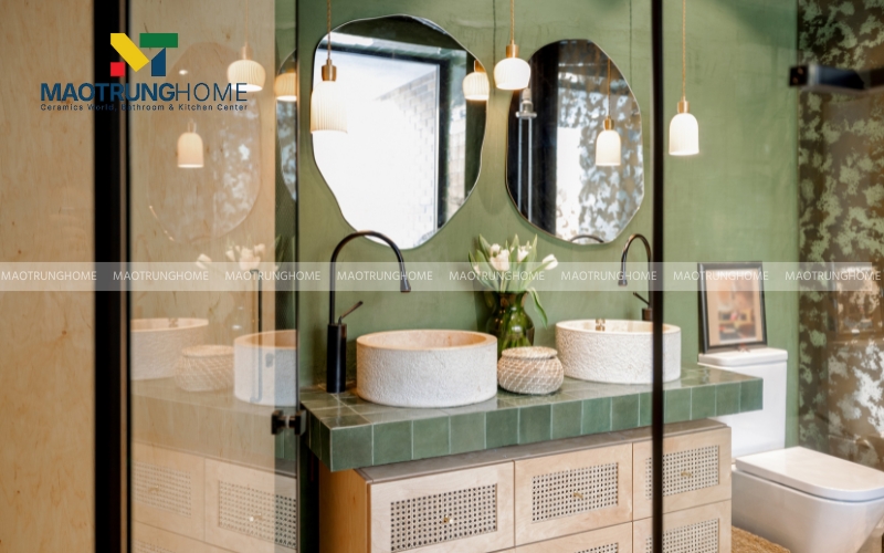 Nhà vệ sinh phong cách boho với màu xanh bơ chủ đạo