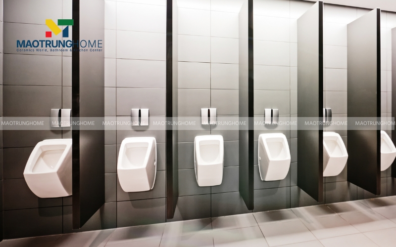 Nhà vệ sinh nam riêng tư có vách ngăn