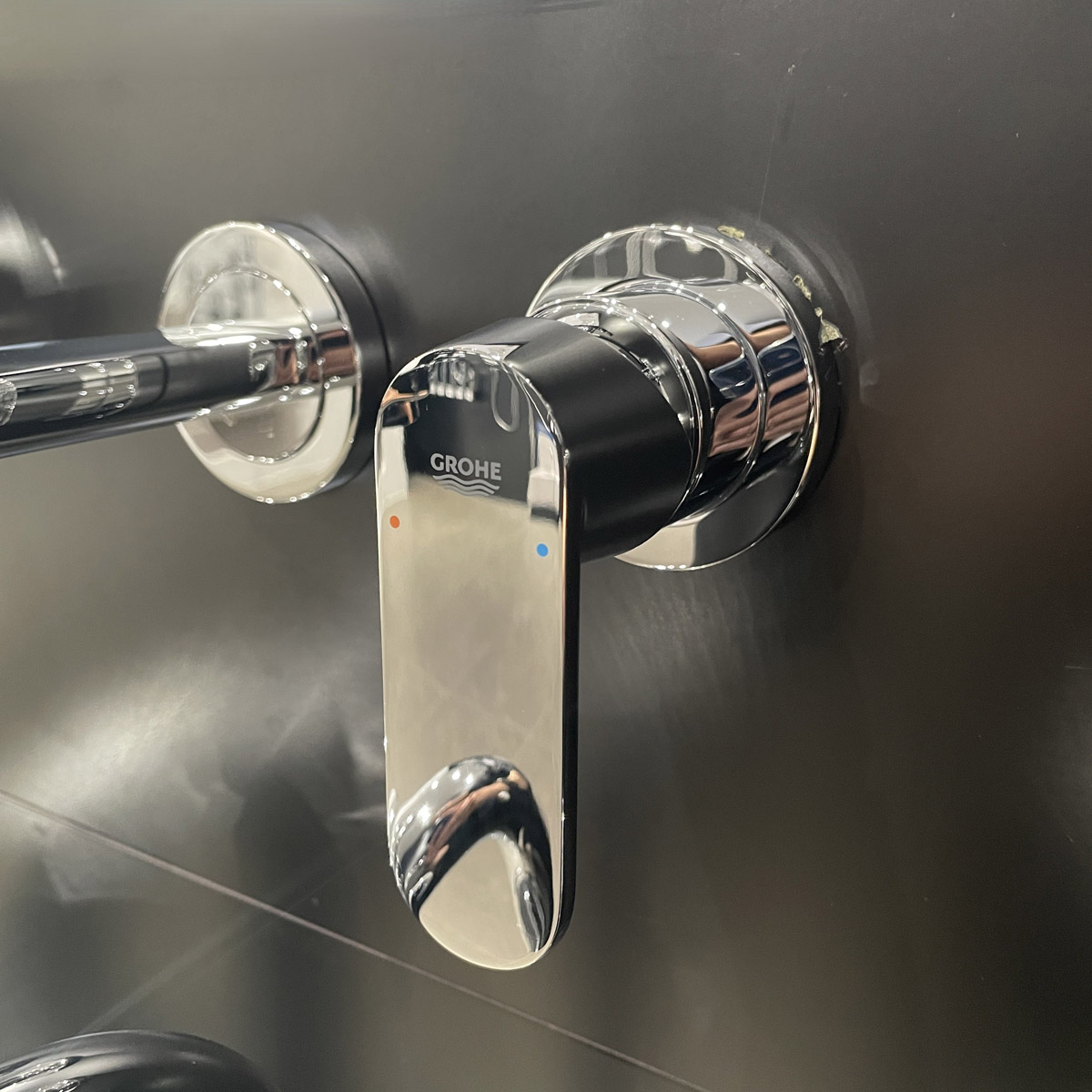 Vòi Lavabo nóng lạnh gắn tường 2 lỗ Eurosmart Cosmopolitan GROHE 19381000 - Ảnh 5