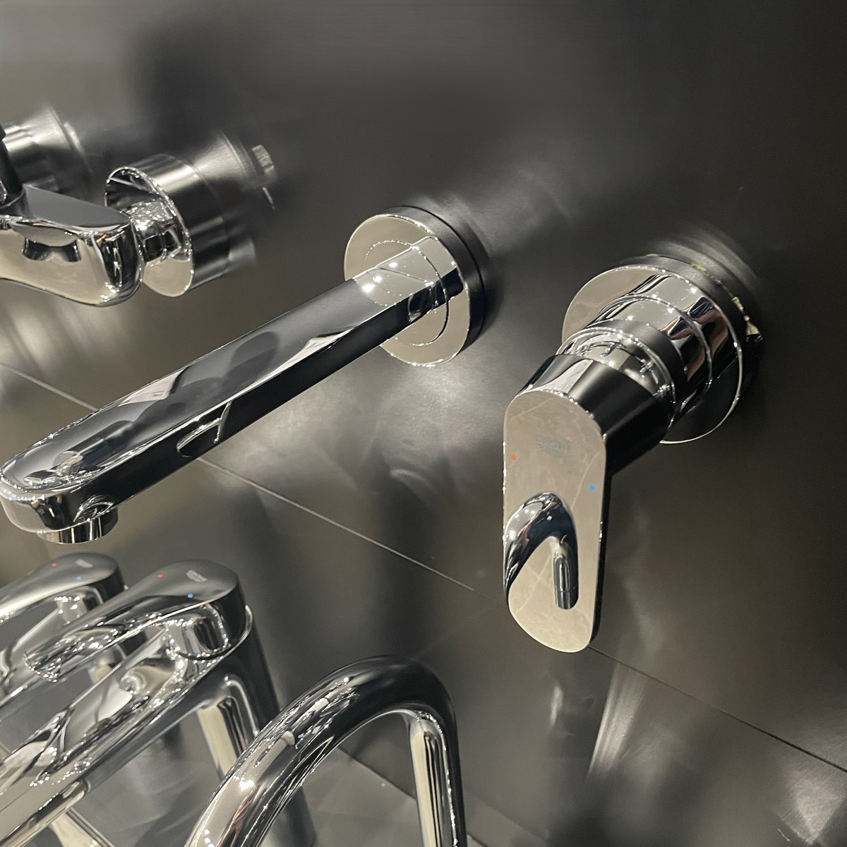 Vòi Lavabo nóng lạnh gắn tường 2 lỗ Eurosmart Cosmopolitan GROHE 19381000 - Ảnh 6