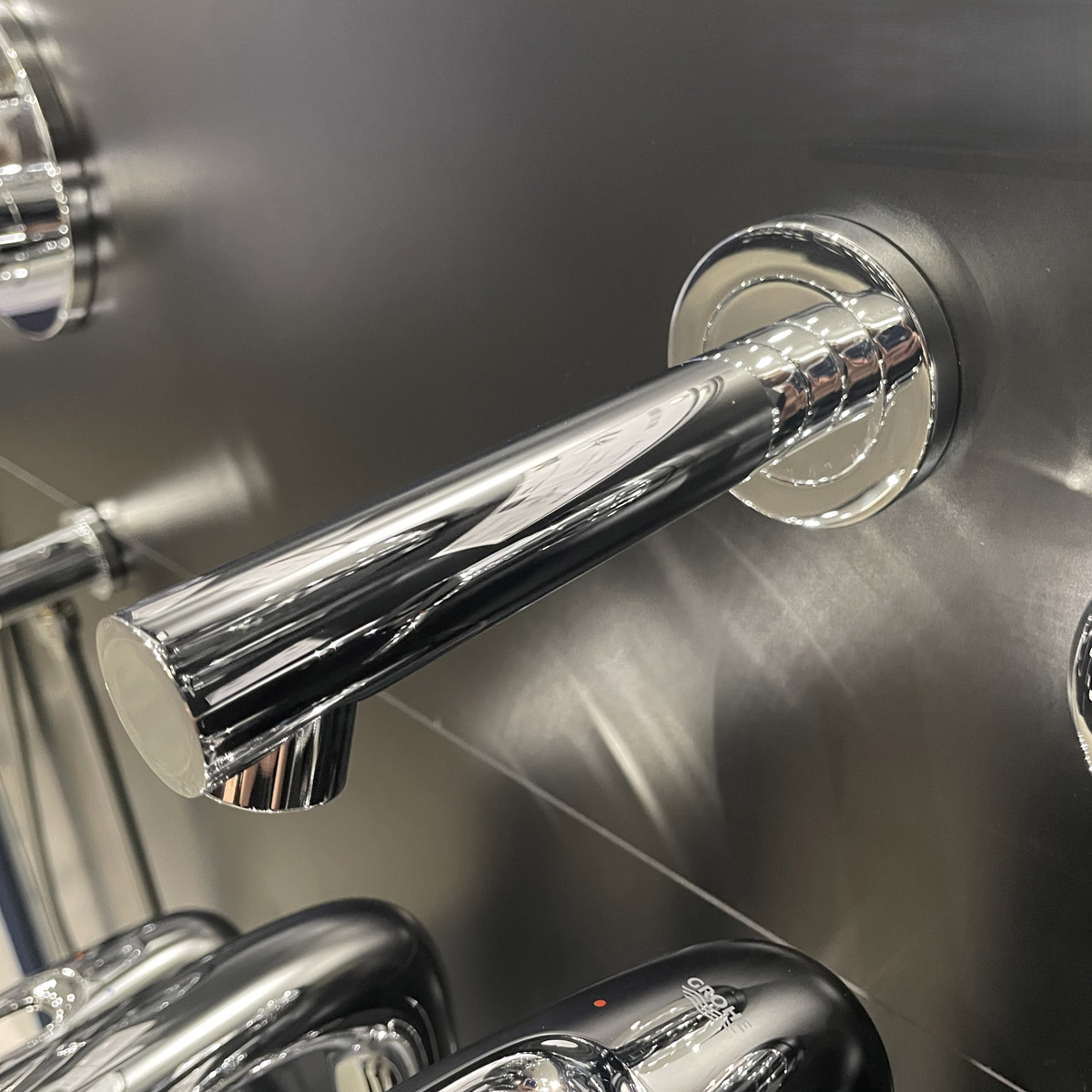 Vòi Lavabo gắn tường nóng lạnh 2 lỗ Concetto GROHE 19575001 - Ảnh 4