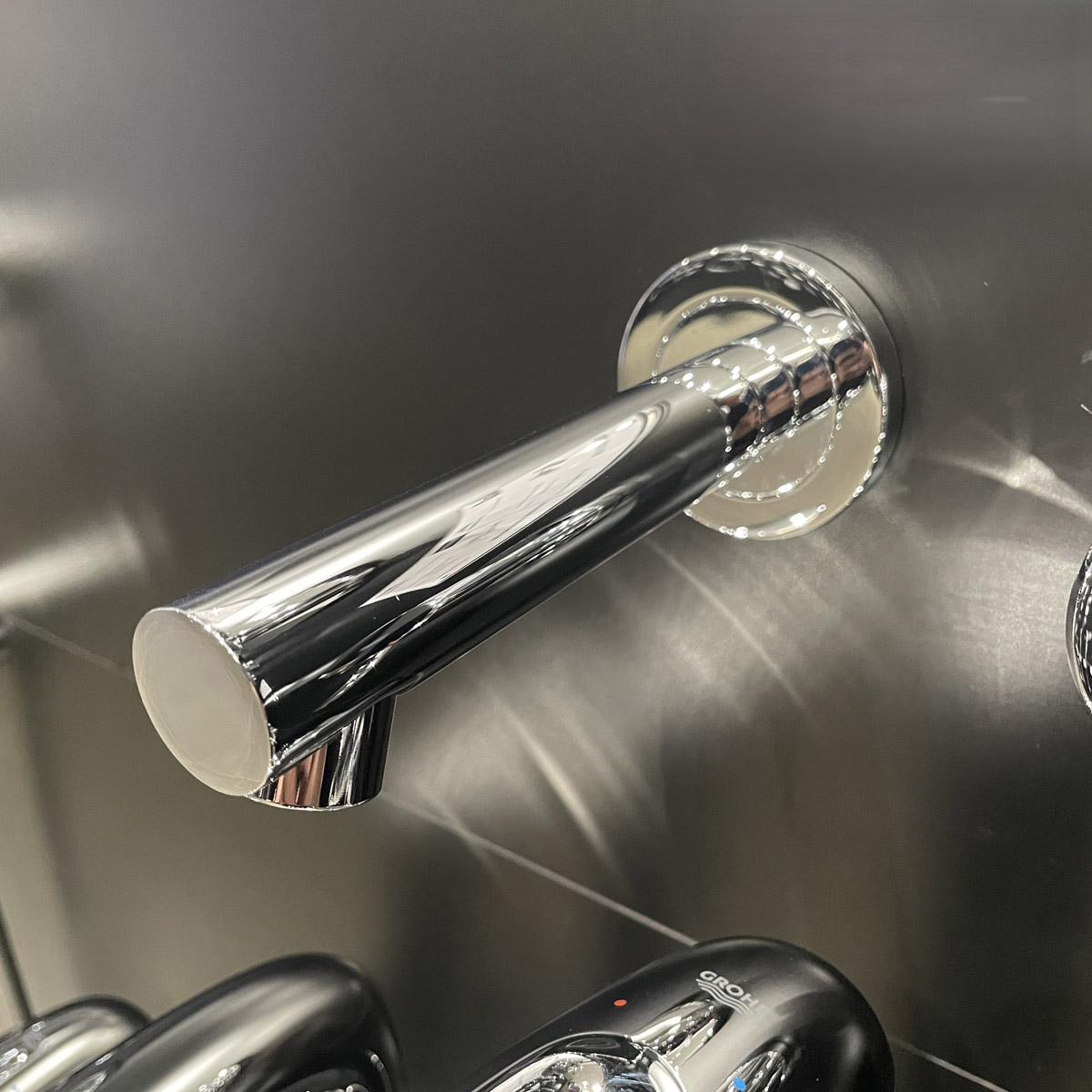 Vòi Lavabo gắn tường nóng lạnh 2 lỗ Concetto GROHE 19575001 - Ảnh 9