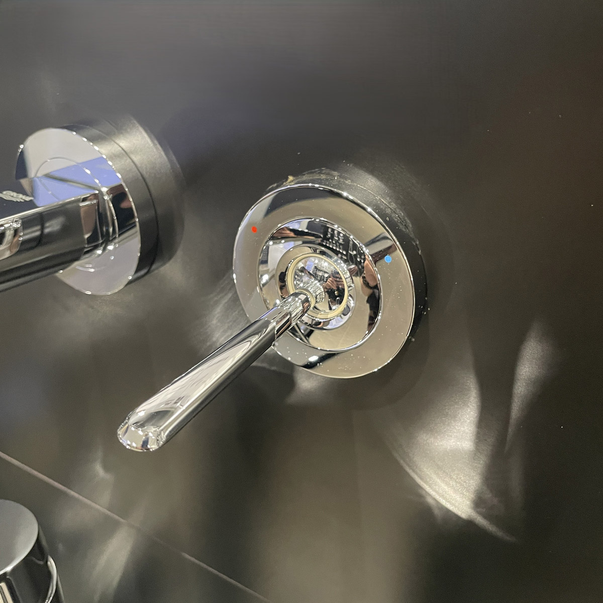 Vòi Lavabo gắn tường nóng lạnh 2 lỗ Eurodisc Joy GROHE 19969000 - Ảnh 4