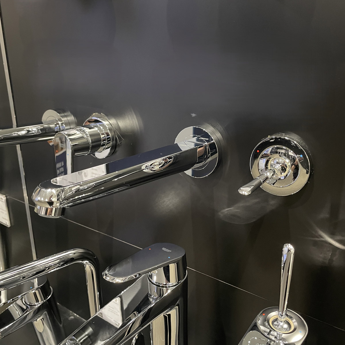 Vòi Lavabo gắn tường nóng lạnh 2 lỗ Eurodisc Joy GROHE 19969000 - Ảnh 5