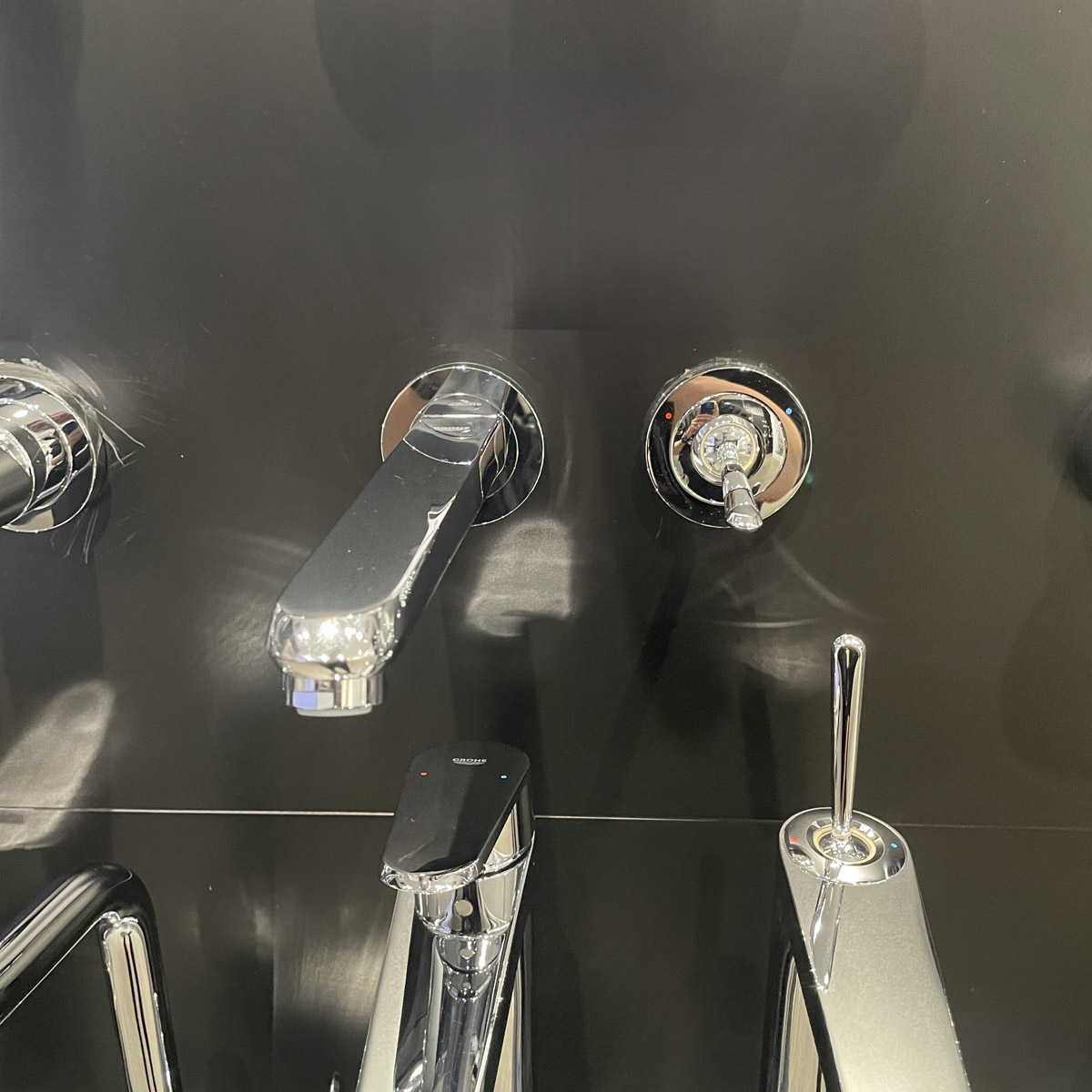 Vòi Lavabo gắn tường nóng lạnh 2 lỗ Eurodisc Joy GROHE 19969000 - Ảnh 6