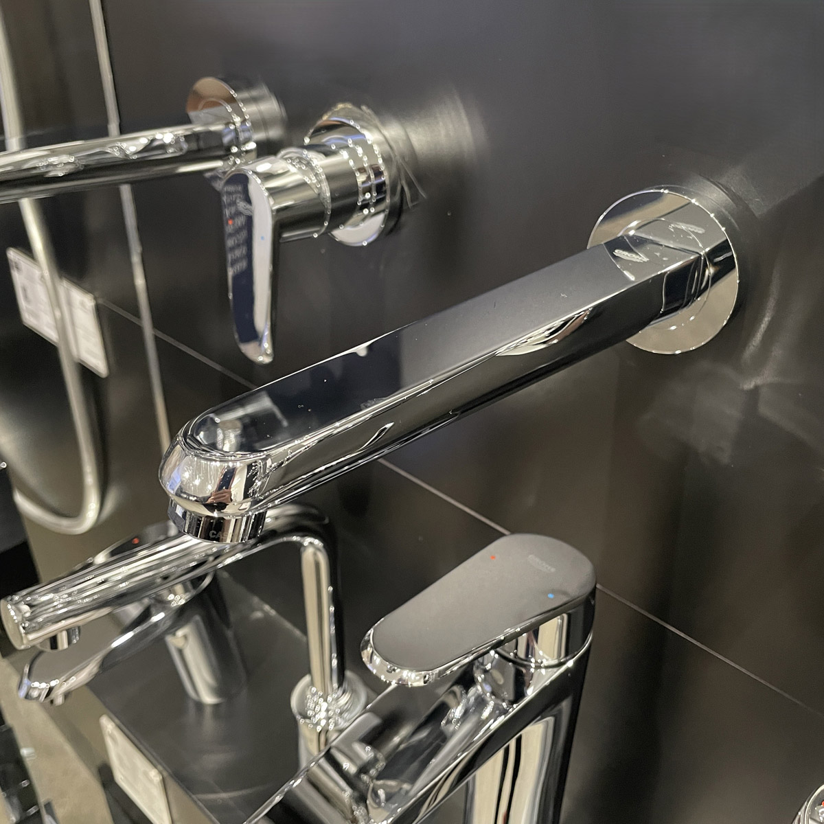 Vòi Lavabo gắn tường nóng lạnh 2 lỗ Eurodisc Joy GROHE 19969000 - Ảnh 8