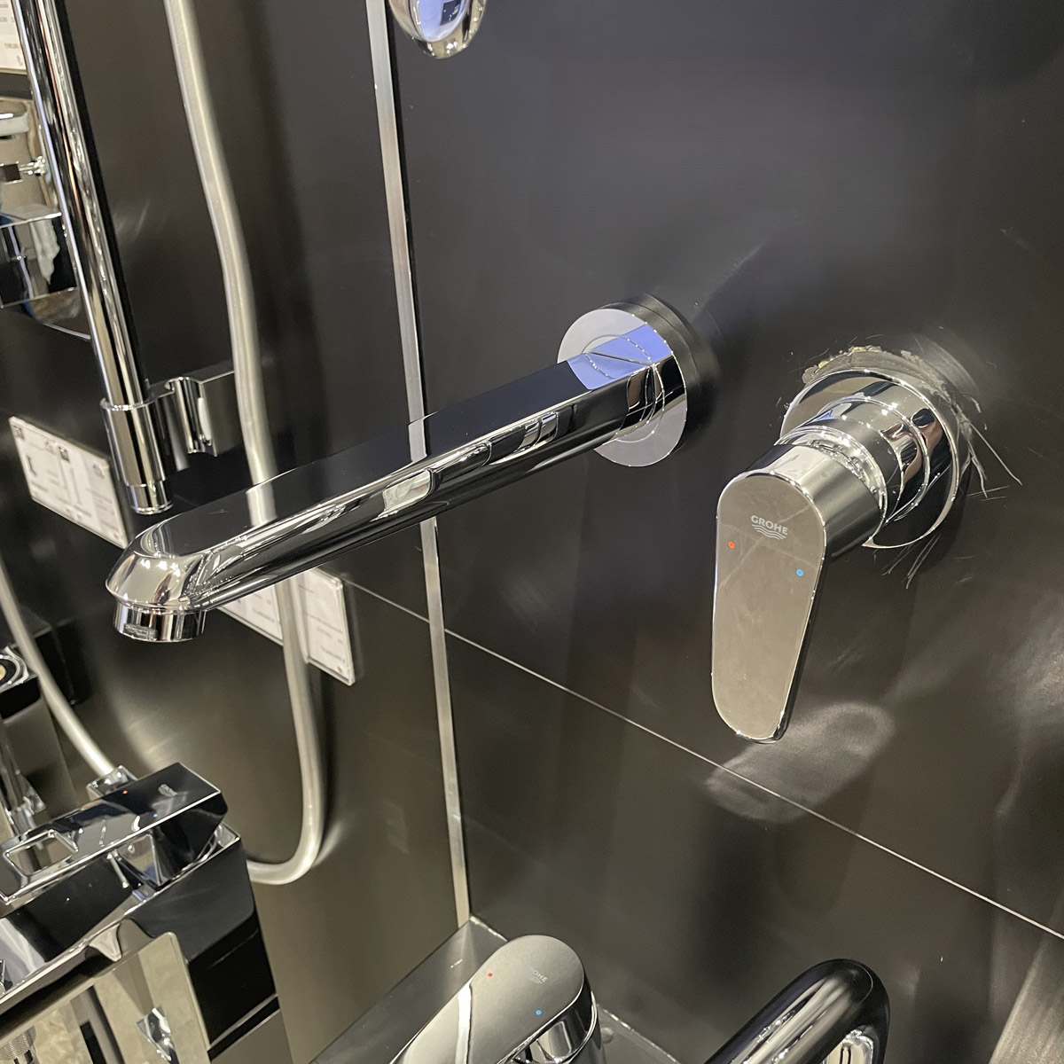 Vòi Lavabo gắn tường nóng lạnh 2 lỗ Eurodisc Cosmopolitan L-size GROHE 19974002 - Ảnh 5