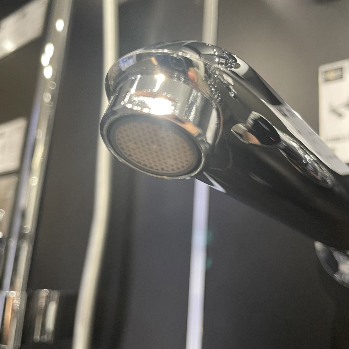 Vòi Lavabo gắn tường nóng lạnh 2 lỗ Eurodisc Cosmopolitan L-size GROHE 19974002 - Ảnh 9