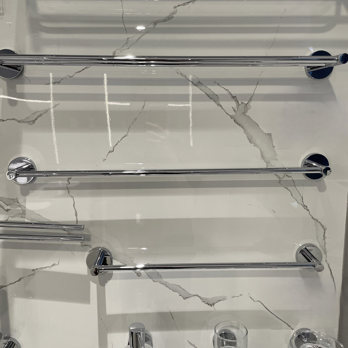 Thanh treo khăn Essentials 600mm GROHE 40366001 - Ảnh 6