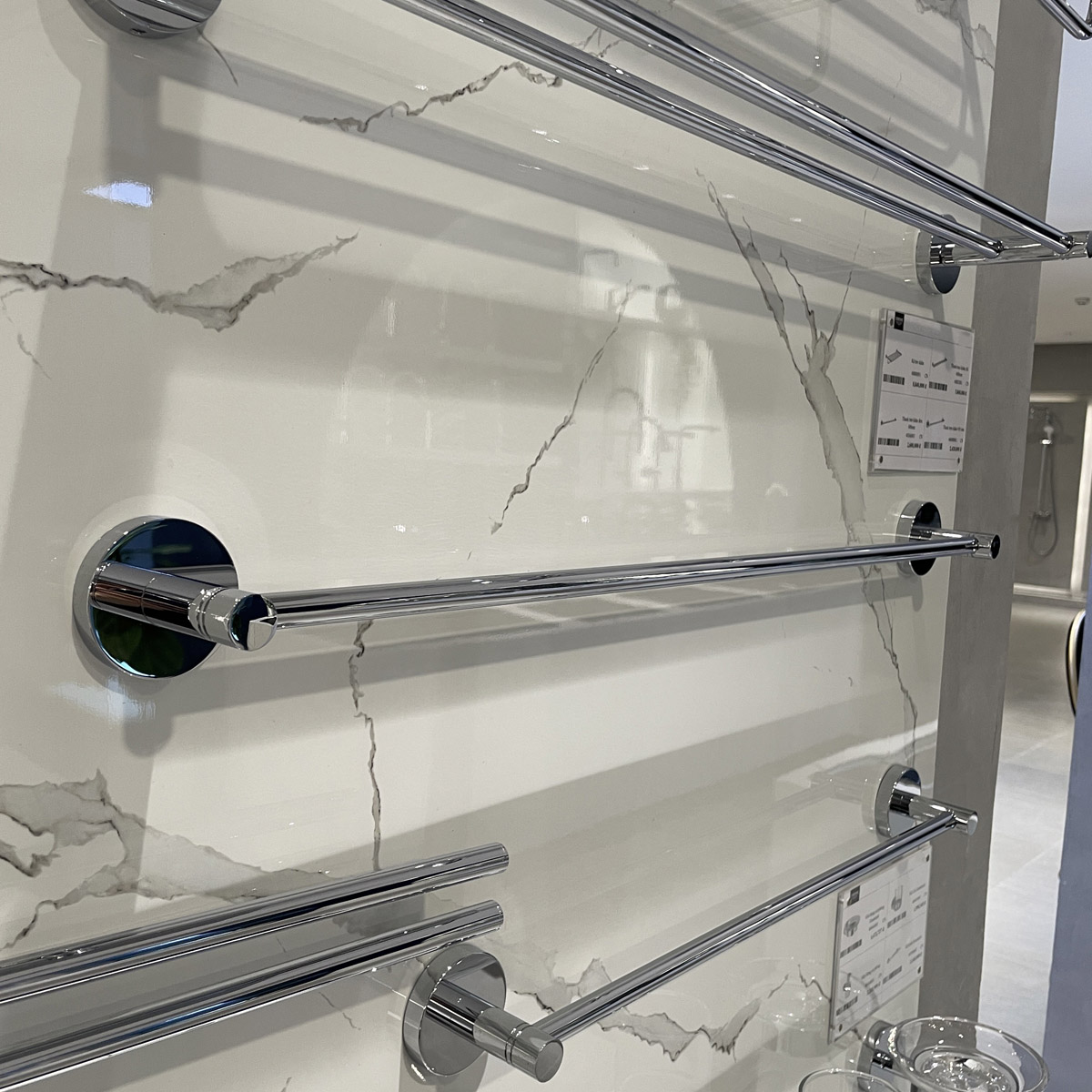 Thanh treo khăn Essentials 600mm GROHE 40366001 - Ảnh 7