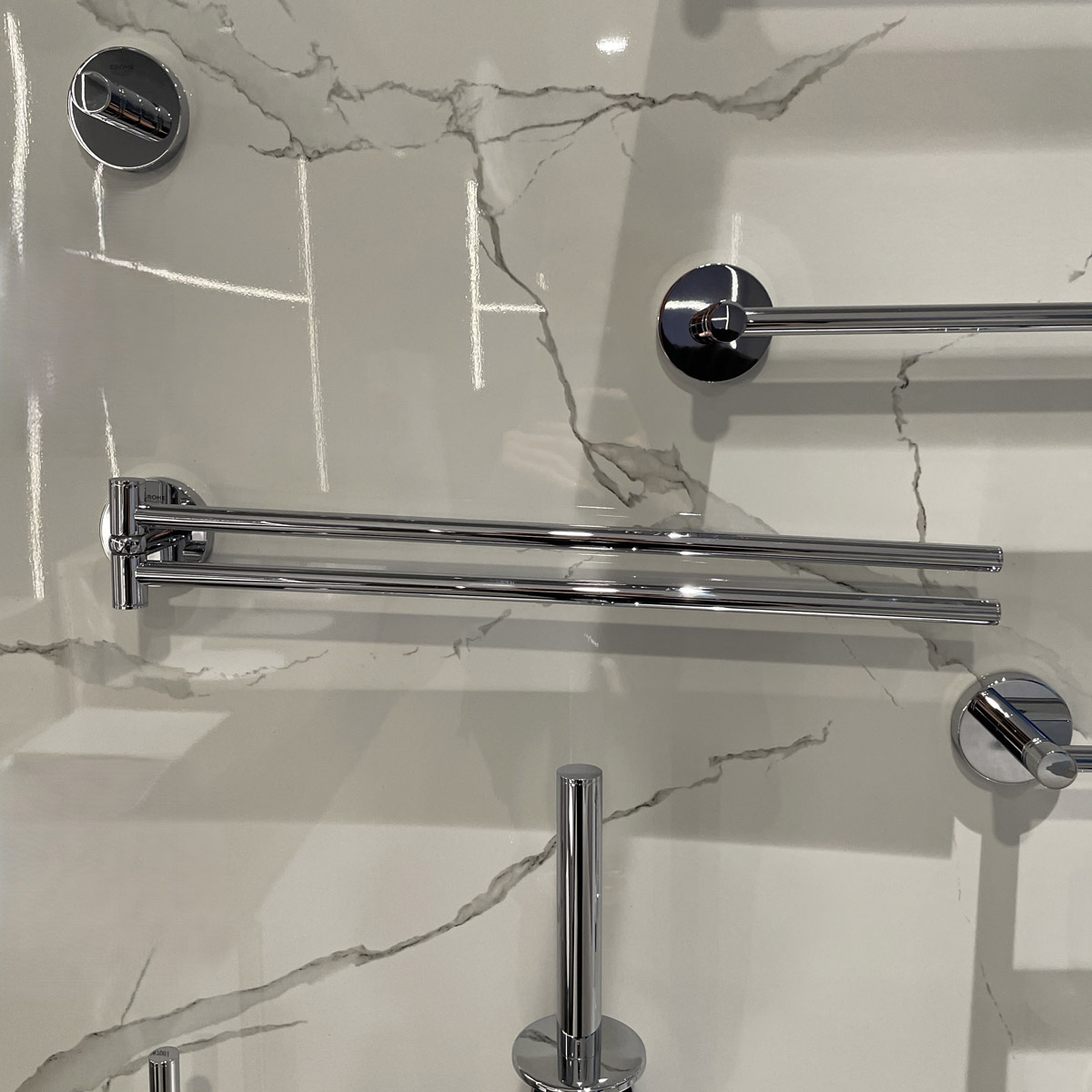 Thanh treo khăn đôi Essentials GROHE 40371001 - Ảnh 7