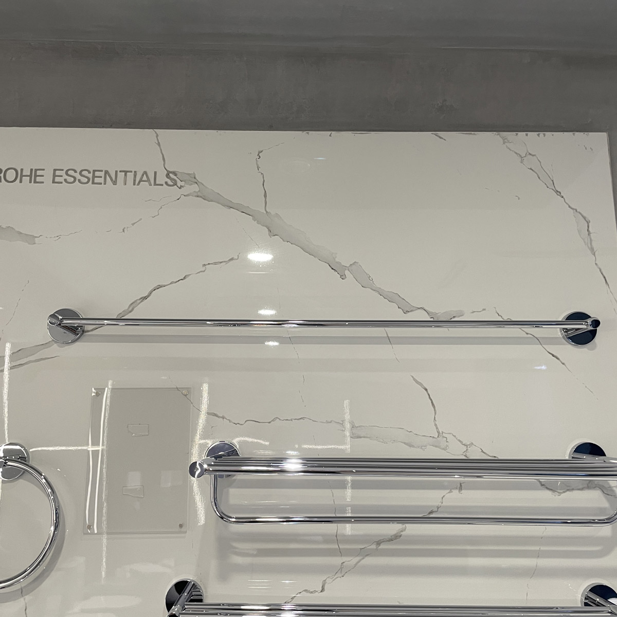 Thanh treo khăn đơn Essentials GROHE 40386001 - Ảnh 6