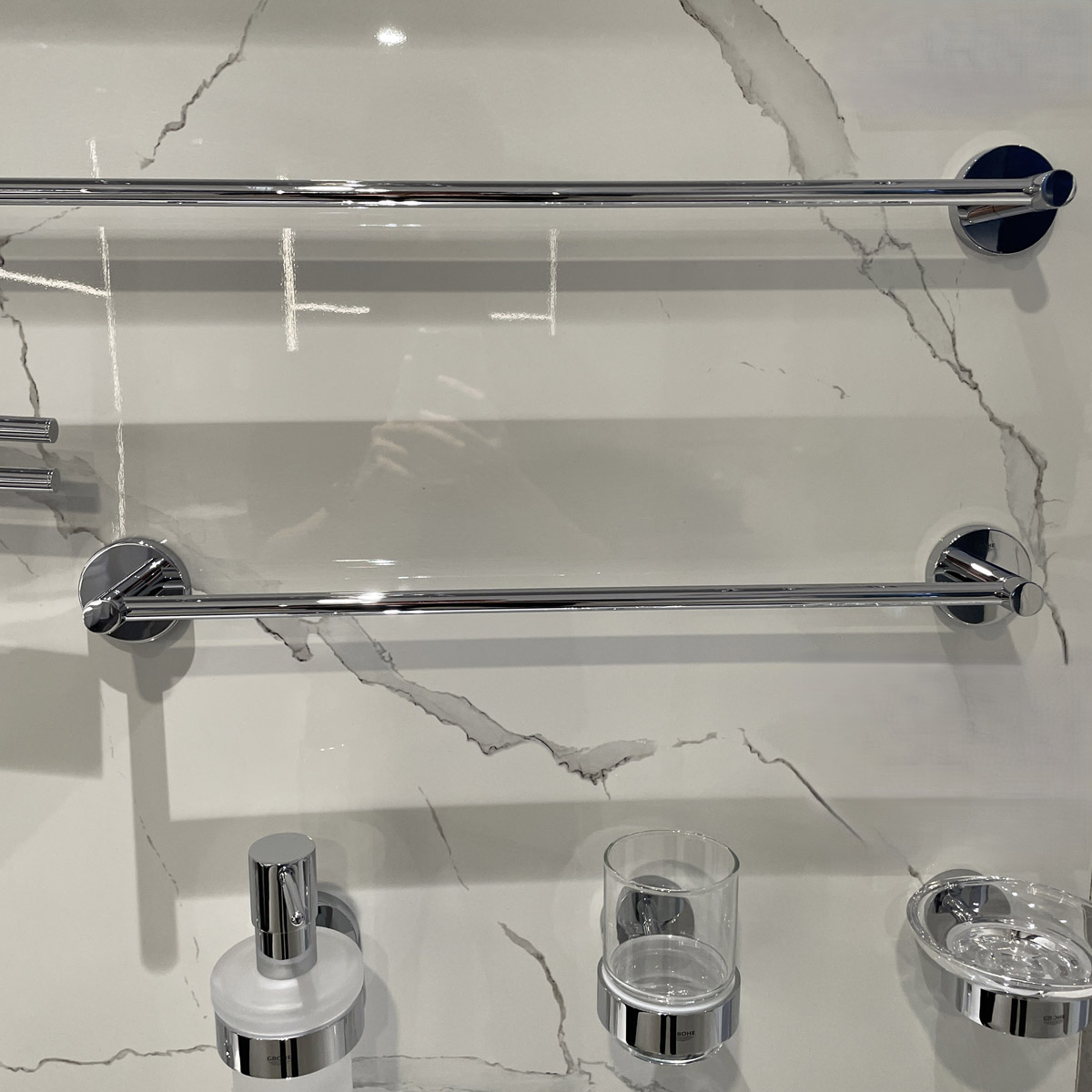 Thanh treo khăn đơn Essentials GROHE 40688001 - Ảnh 6