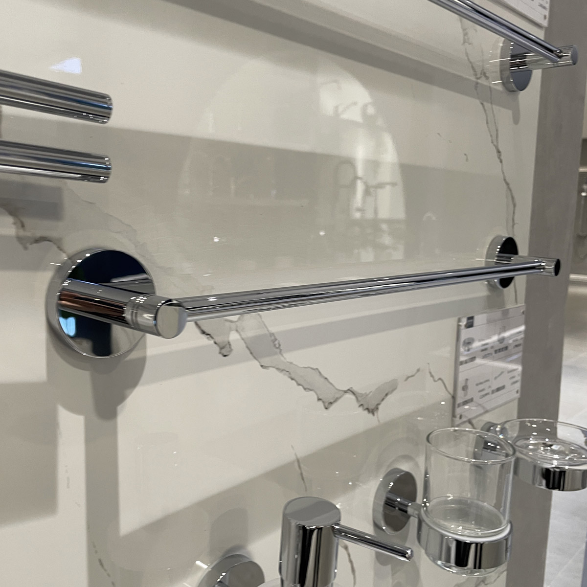 Thanh treo khăn đơn Essentials GROHE 40688001 - Ảnh 7