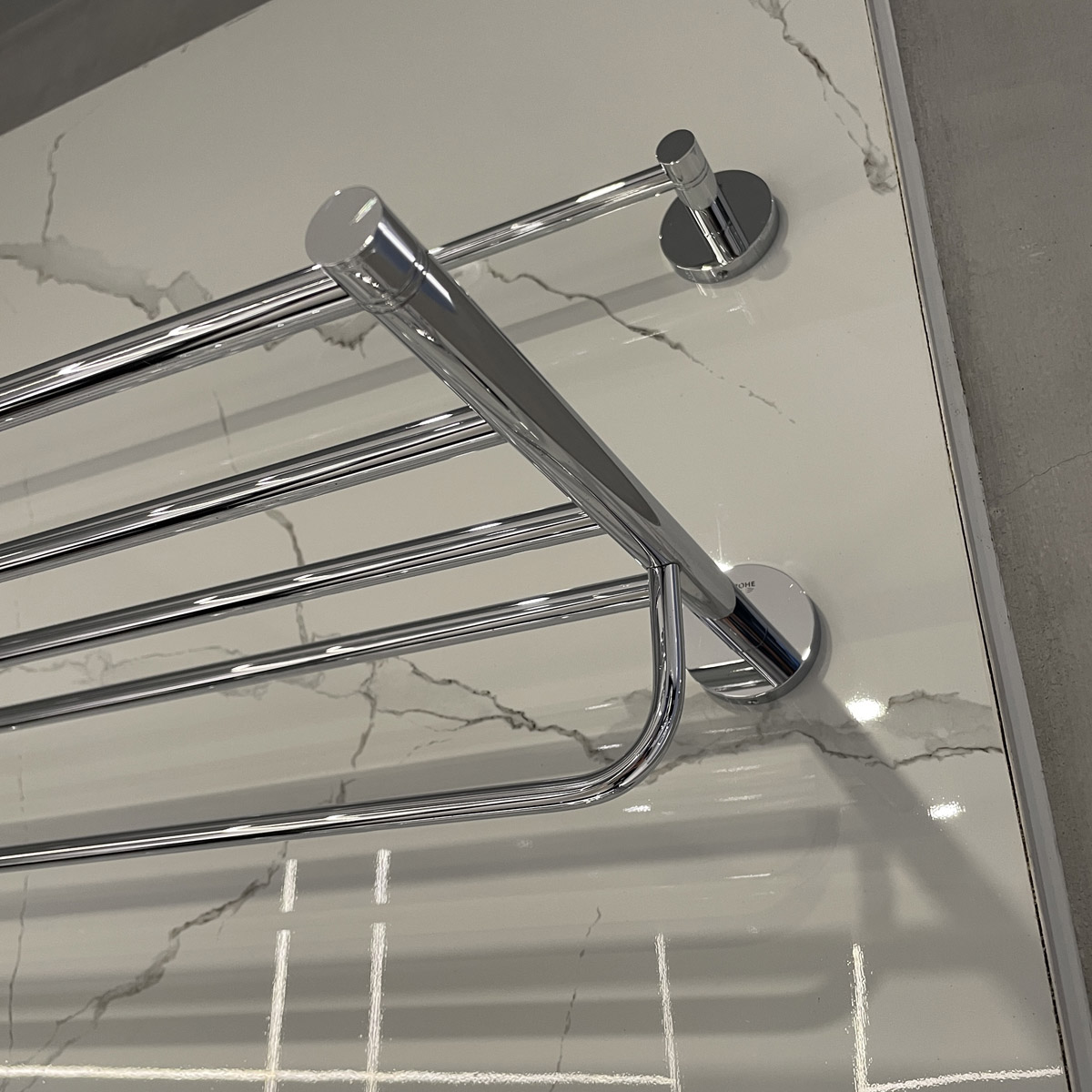 Thanh treo khăn Essentials 550mm GROHE 40800001 - Ảnh 5