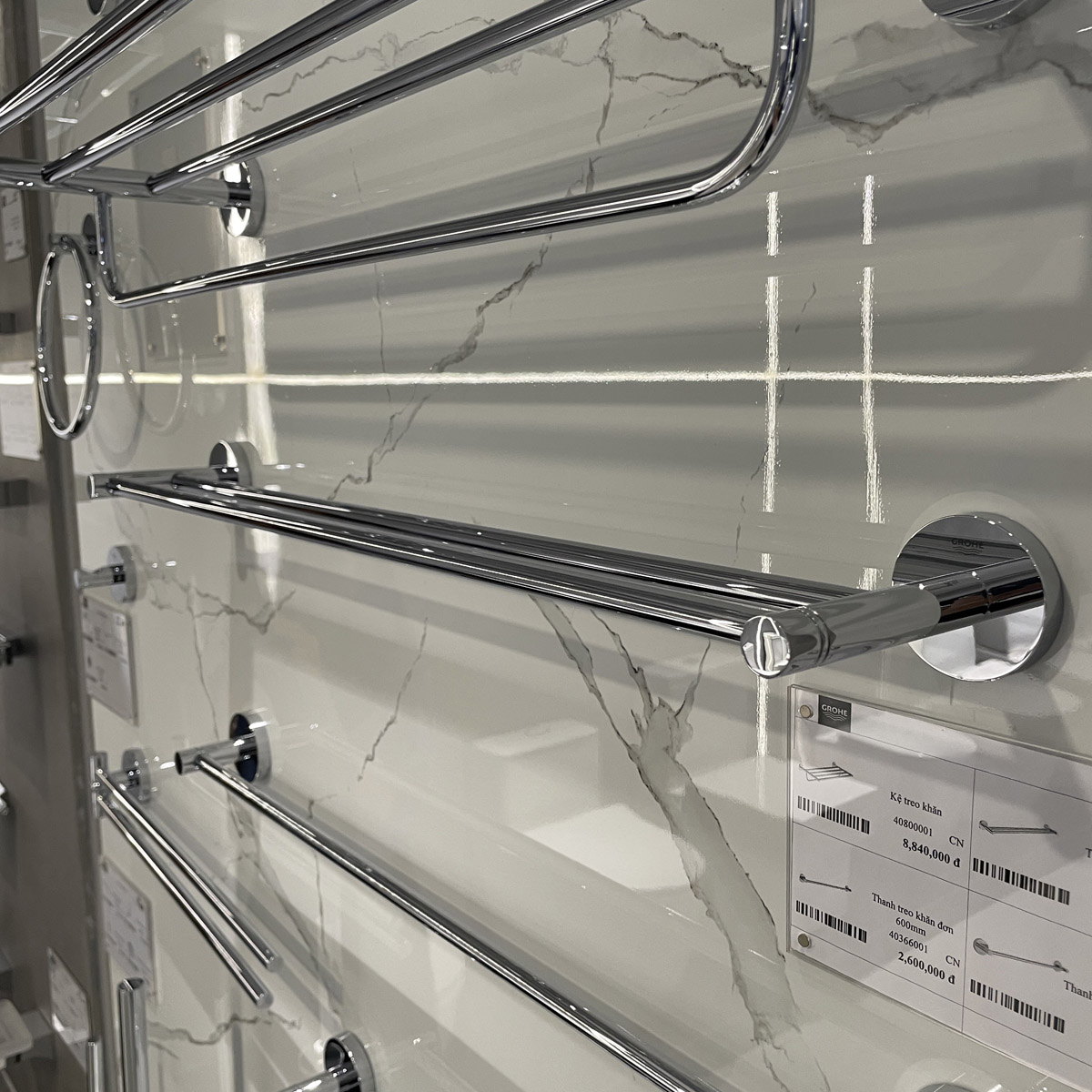 Thanh treo khăn đôi Essentials GROHE 40802001 - Ảnh 6