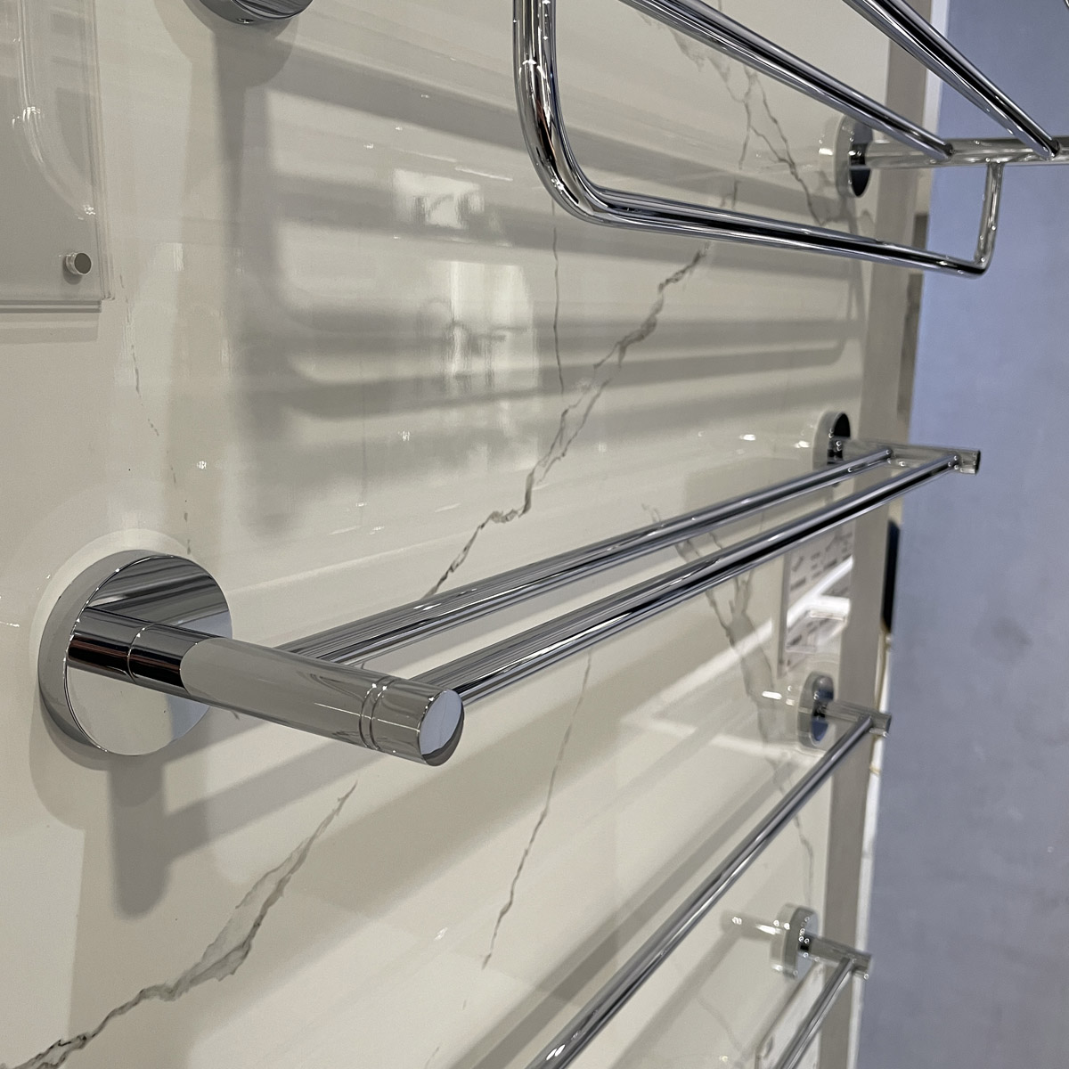 Thanh treo khăn đôi Essentials GROHE 40802001 - Ảnh 8