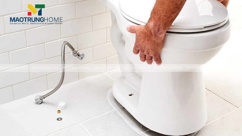 Nếu bồn cầu bị lắp sai, bạn nên yêu cầu phía kỹ thuật kiểm tra lại