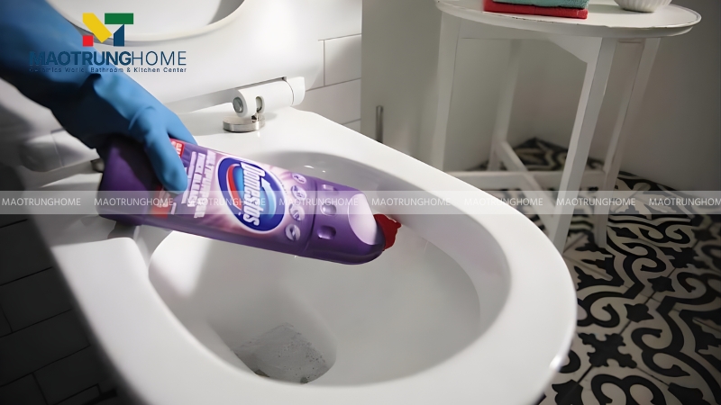 Bạn cần dùng chất tẩy rửa chuyên dụng cho vết xước nhẹ