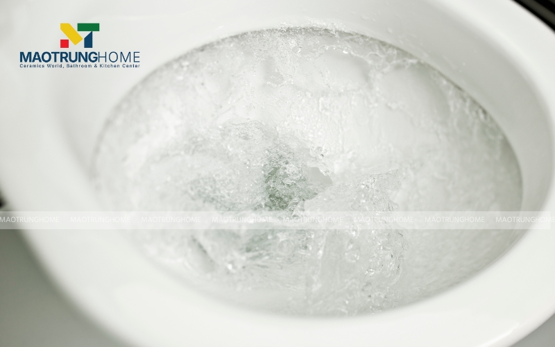 Công nghệ xả xoáy mạnh mẽ, cuốn trôi vết bẩn hiệu quả