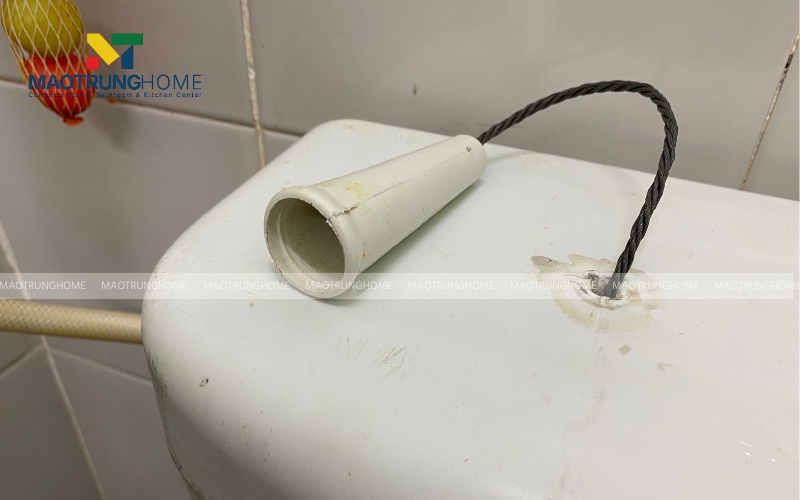 Van xả bị kênh do cặn bẩn hoặc vật thể lạ