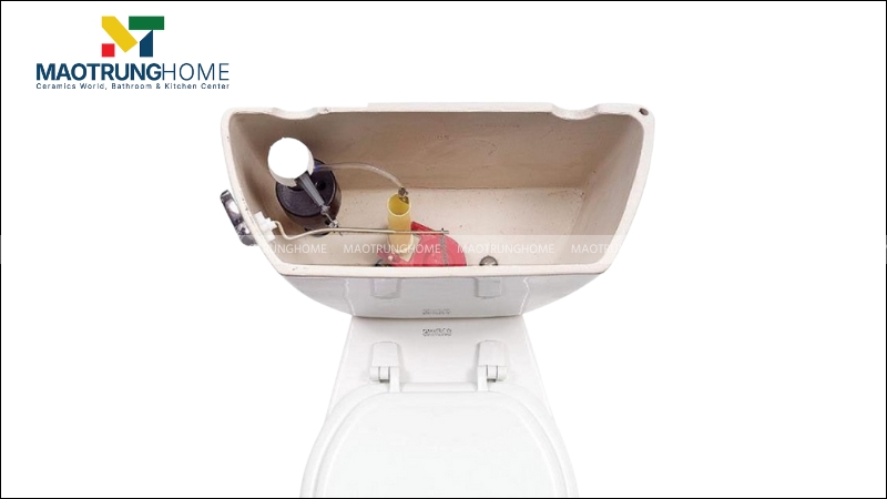 Bạn nên xả hết nước trong két trước khi sửa chữa