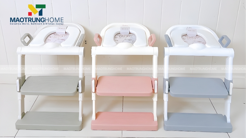 Ghế ngồi bồn cầu có bậc thang nâng cao an toàn và ổn định hơn