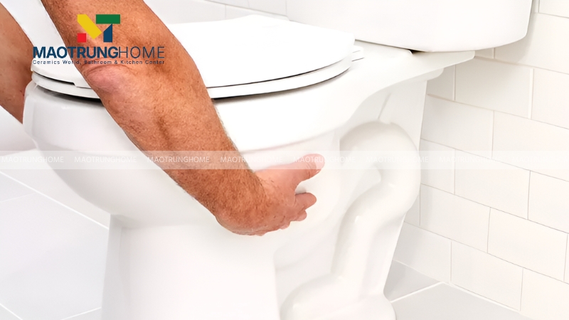 Đặt thân bồn cầu và cố định