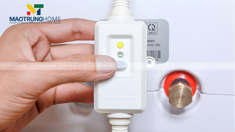 Bạn cần ngắt nguồn điện tổng khu vực nhà tắm trước khi lắp đặt