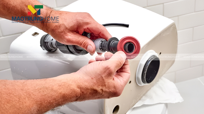 Bước 3: Lắp đặt bộ xả bồn cầu tay gạt mới
