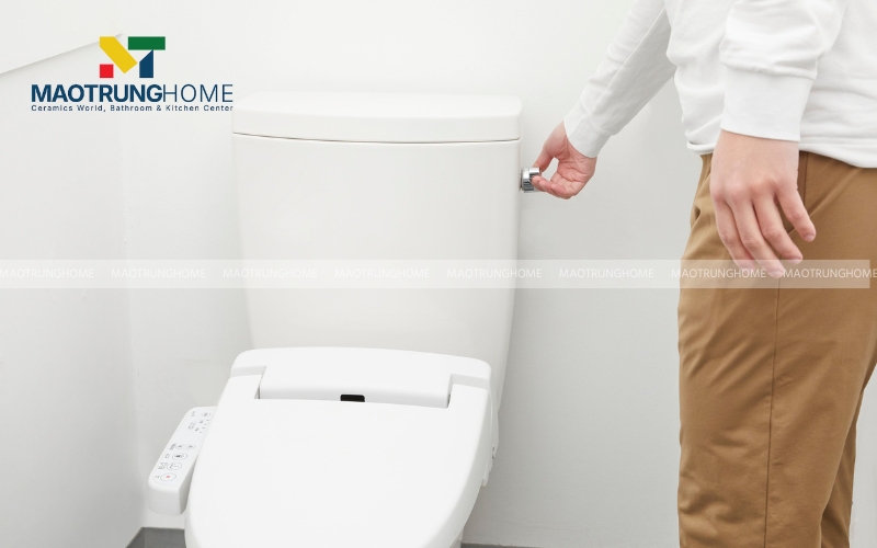 Cách tháo nắp bồn cầu TOTO điện tử