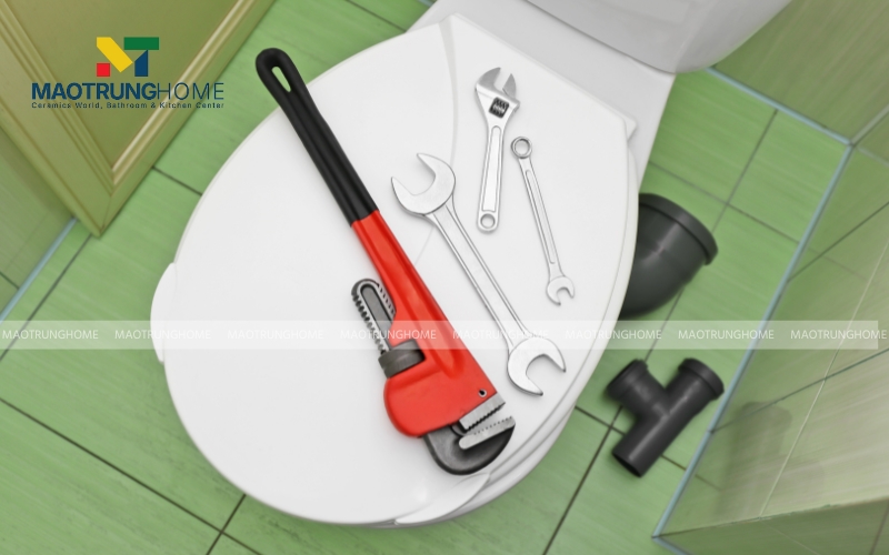 Chuẩn bị trước khi tháo nắp bồn cầu TOTO