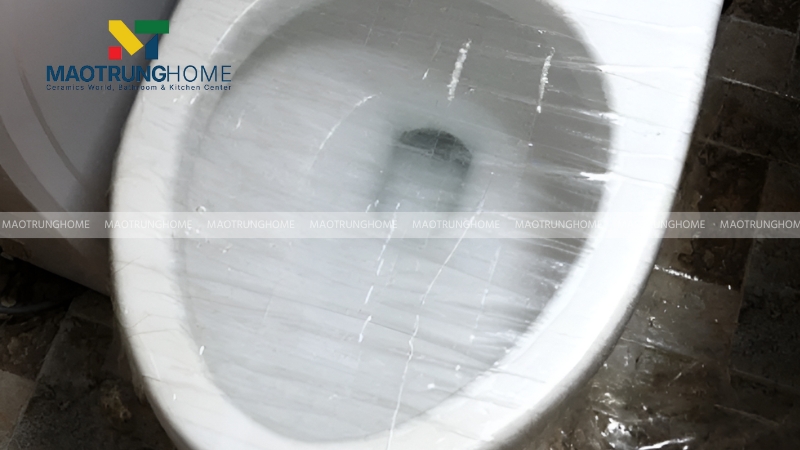 Dùng băng dính hoặc màng bọc thực phẩm