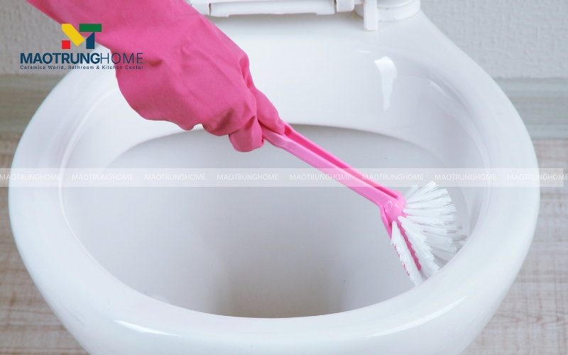 Vệ sinh và bảo trì thiết bị vệ sinh định kỳ