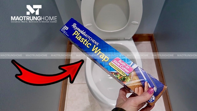 Phương pháp 6: Dùng màng bọc thực phẩm hoặc băng dính