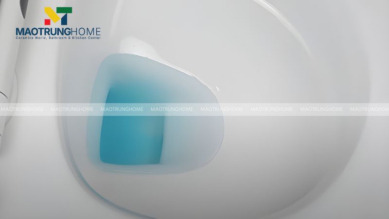 Bồn cầu rỉ nước không chỉ gây lãng phí nước mà còn tạo ra tiếng ồn khó chịu