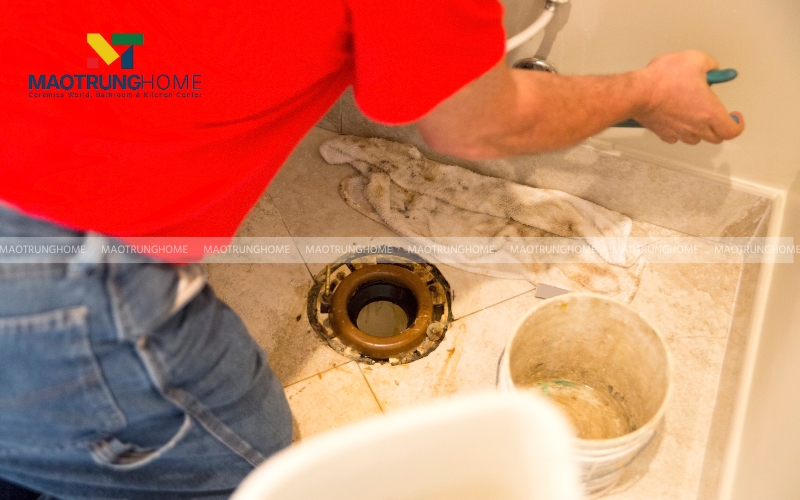 Gioăng cao su đế bồn cầu bị lão hóa, lệch hoặc hỏng