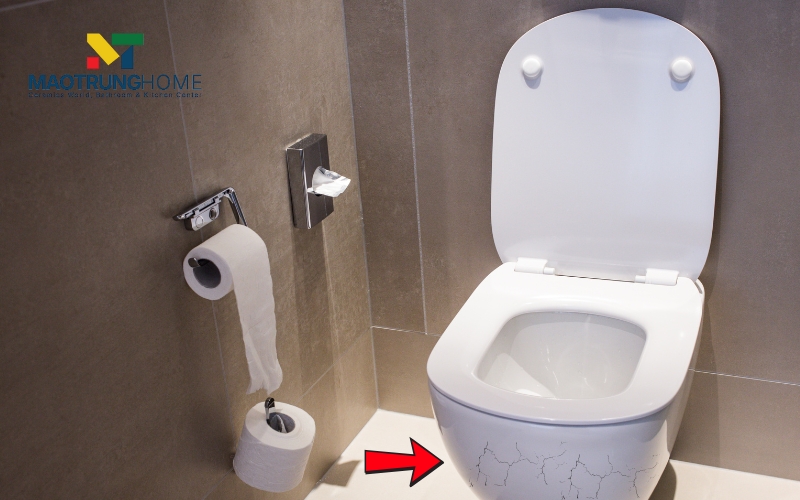 Thân bồn cầu bằng sứ bị nứt, rạn