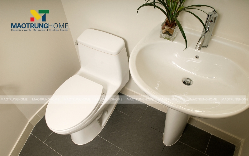 Nhà vệ sinh âm sàn giúp ngăn nước từ khu vực ướt tràn ra các không gian khác
