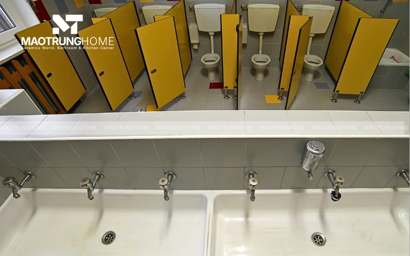 Việc xây dựng nhà vệ sinh học đường phải tuân thủ nghiêm ngặt các quy định an toàn